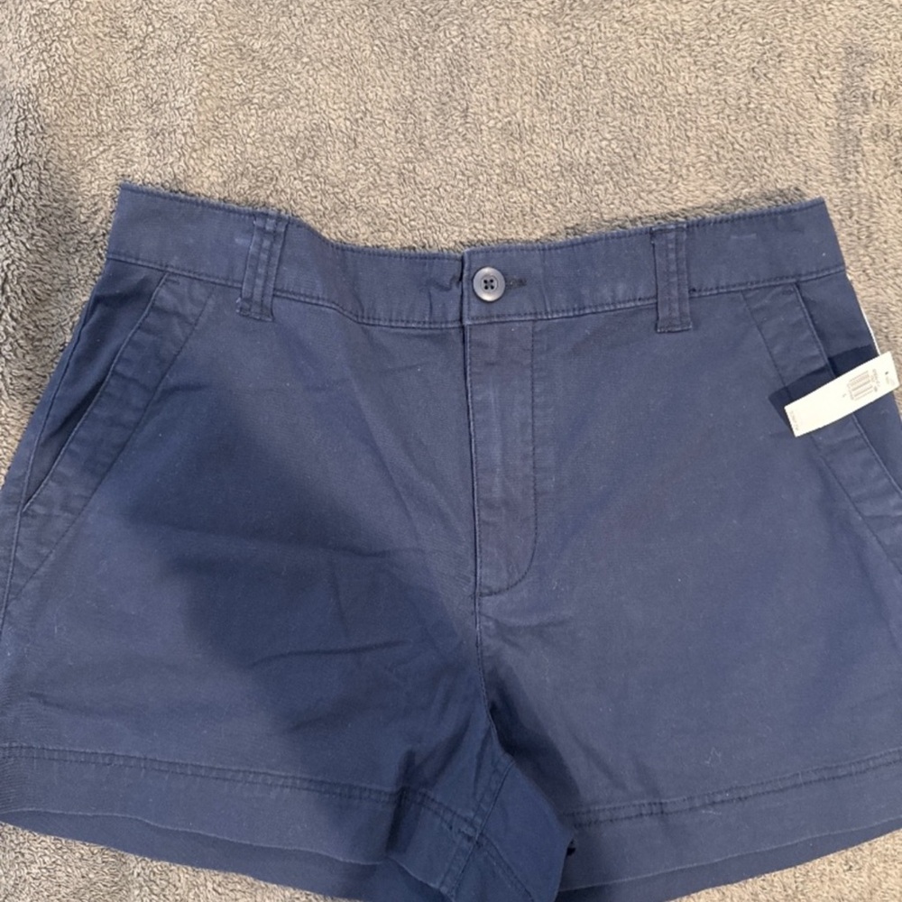 Old Navy 3.5 inseam high waisted chino shorts NWT